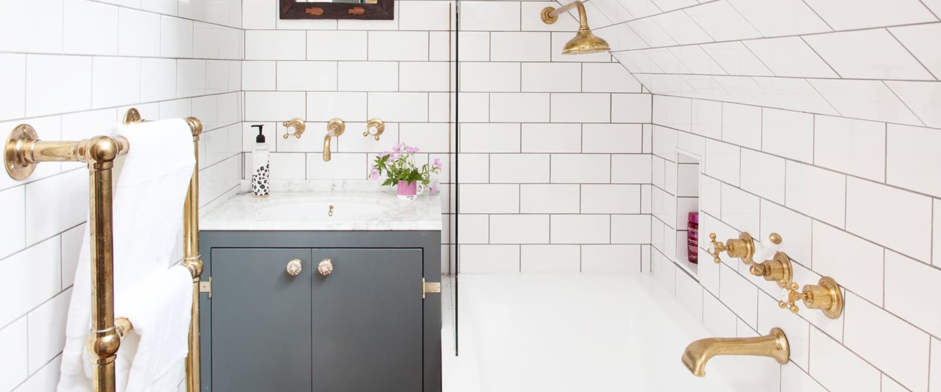 Small Bathroom Accessories A Comprehensive Guide