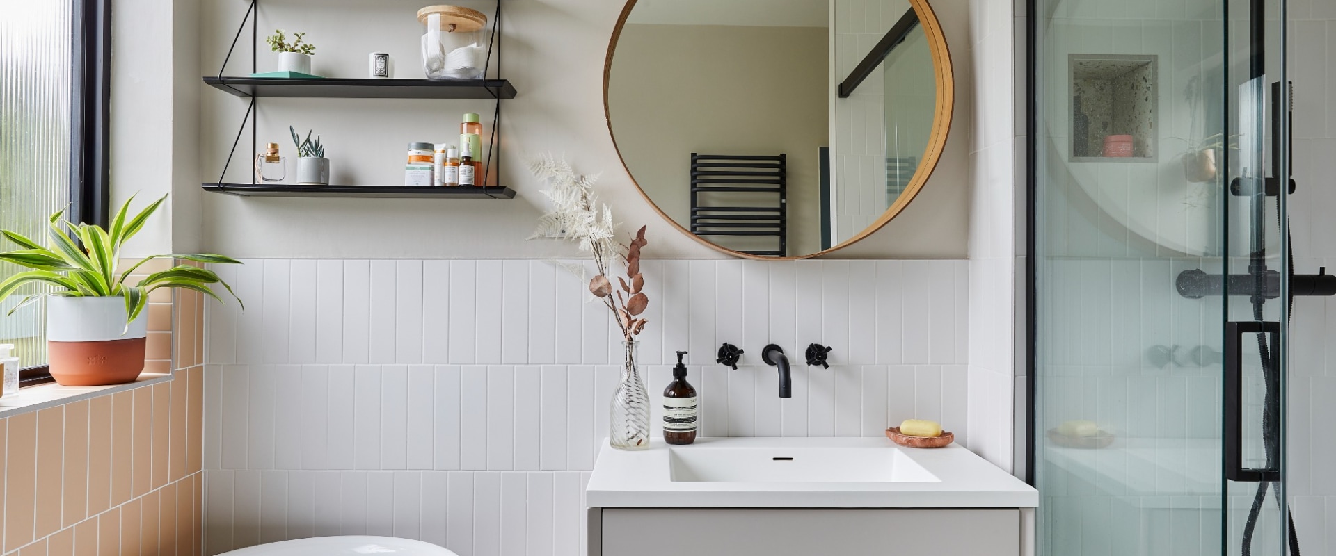Small Bathroom Mirrors A Guide to Design and Style